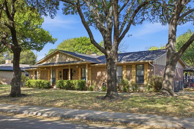 1607 Little Creek Drive, Waxahachie, TX 75165