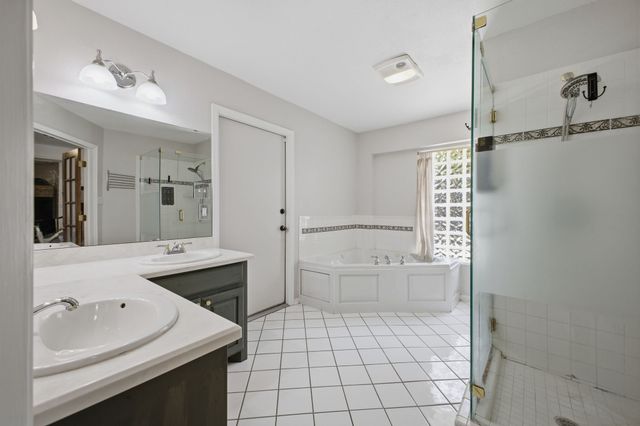 1607 Little Creek Drive, Waxahachie, TX 75165