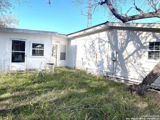 9654 FM 2617, Pettus, TX 78146