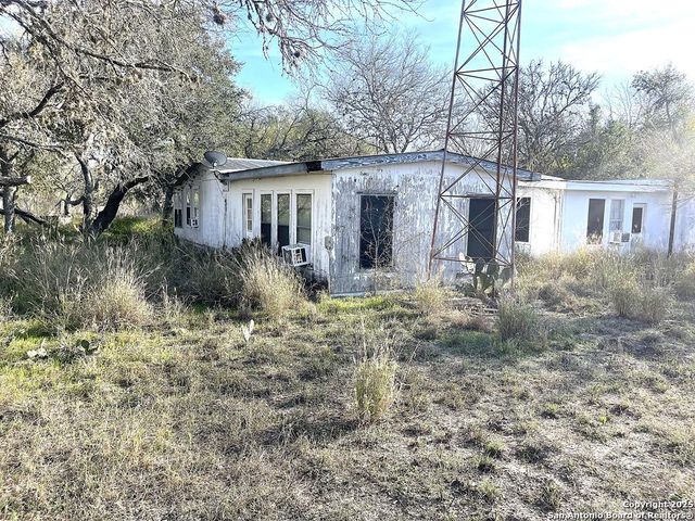 9654 FM 2617, Pettus, TX 78146