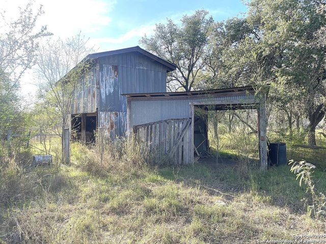 9654 FM 2617, Pettus, TX 78146