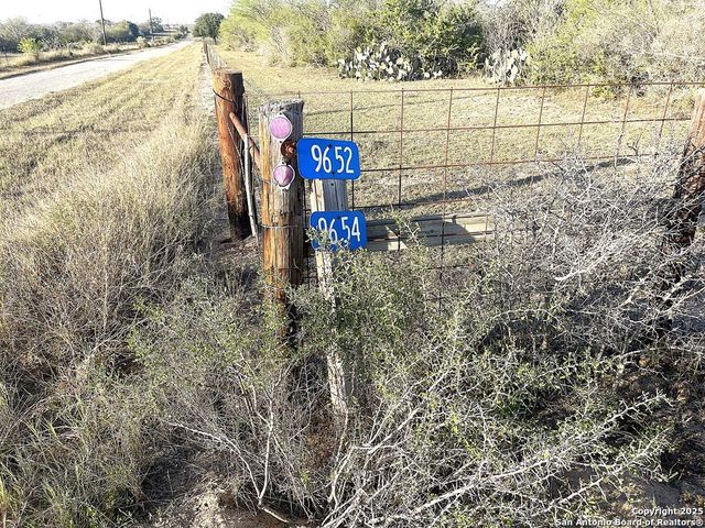 9654 FM 2617, Pettus, TX 78146