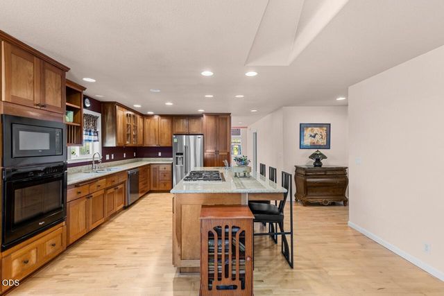 1583 Panoramic Loop, Grants Pass, OR 97527