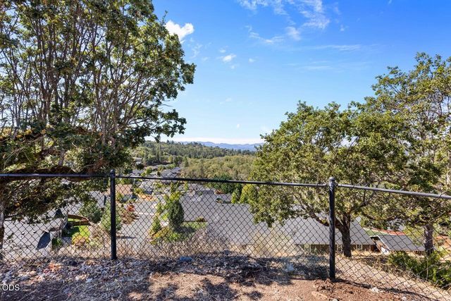 1583 Panoramic Loop, Grants Pass, OR 97527