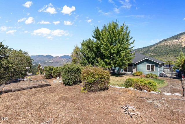 1583 Panoramic Loop, Grants Pass, OR 97527
