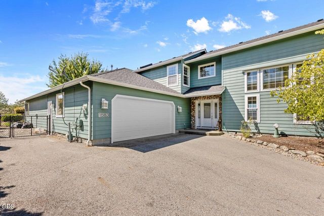 1583 Panoramic Loop, Grants Pass, OR 97527