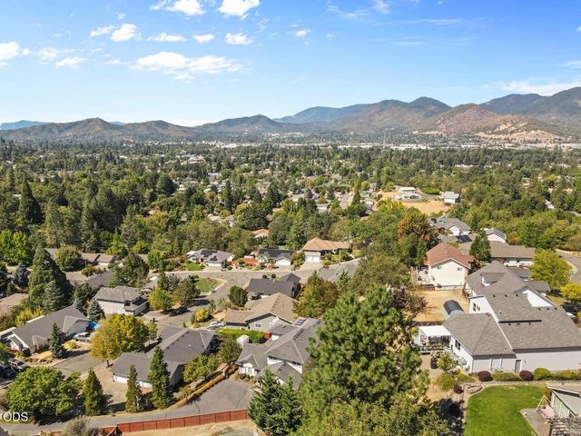 1583 Panoramic Loop, Grants Pass, OR 97527