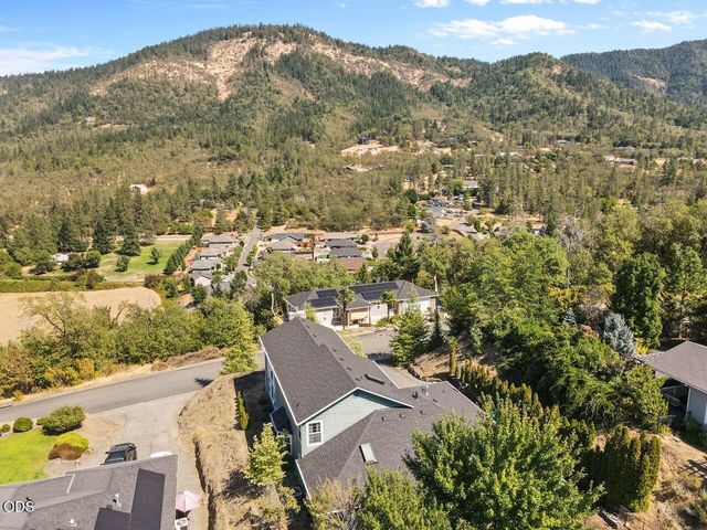 1583 Panoramic Loop, Grants Pass, OR 97527