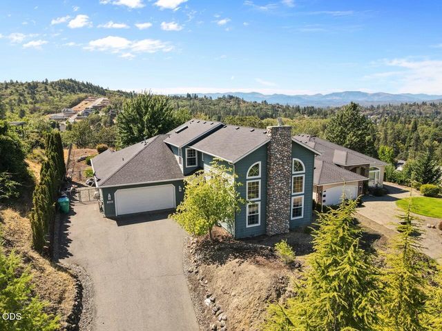 1583 Panoramic Loop, Grants Pass, OR 97527
