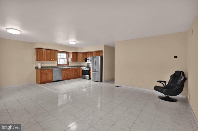 100 N ROBESON ST, Robesonia, PA 19551