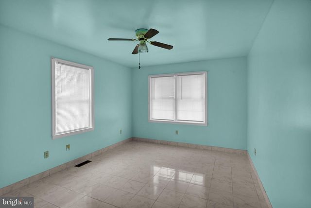 100 N ROBESON ST, Robesonia, PA 19551