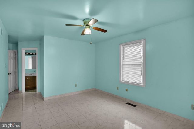 100 N ROBESON ST, Robesonia, PA 19551