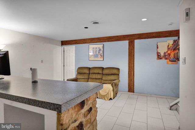 100 N ROBESON ST, Robesonia, PA 19551