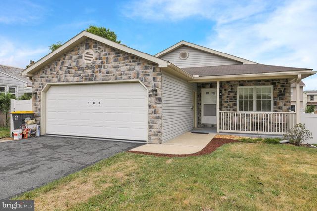 100 N ROBESON ST, Robesonia, PA 19551