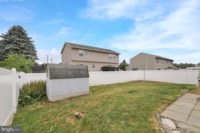 100 N ROBESON ST, Robesonia, PA 19551