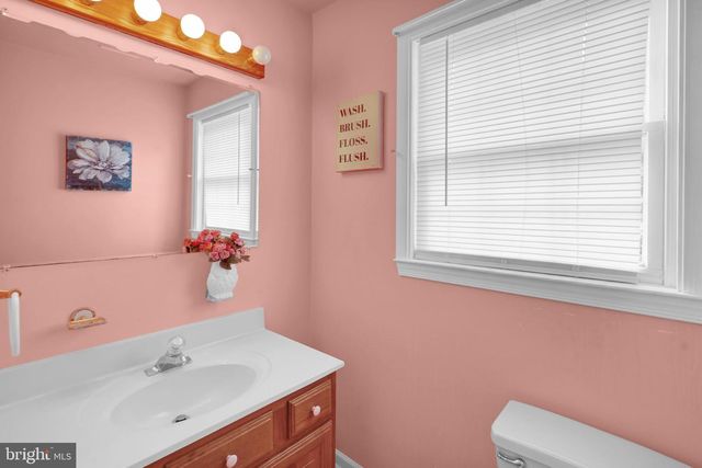 100 N ROBESON ST, Robesonia, PA 19551