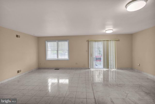 100 N ROBESON ST, Robesonia, PA 19551