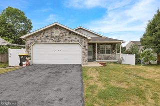 100 N ROBESON ST, Robesonia, PA 19551