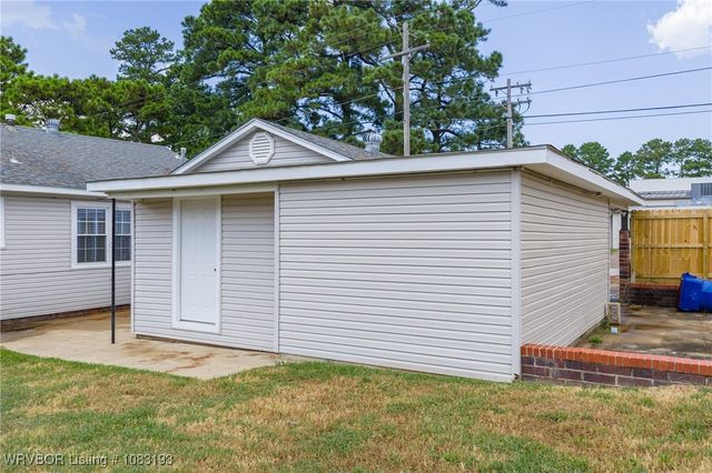 2001 Wolfe Lane, Fort Smith, AR 72901