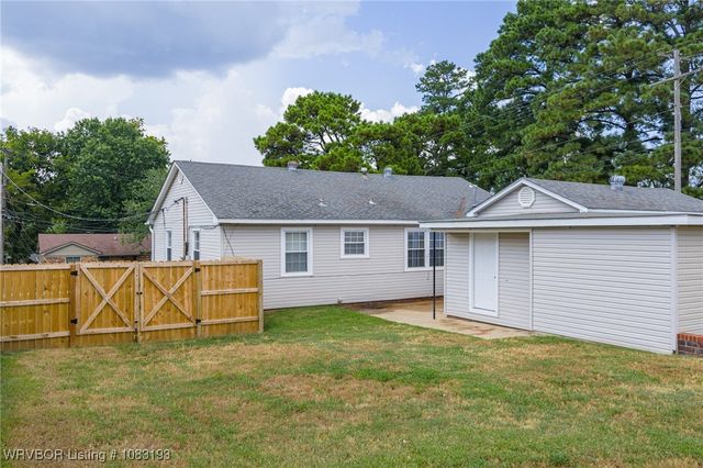 2001 Wolfe Lane, Fort Smith, AR 72901