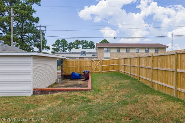 2001 Wolfe Lane, Fort Smith, AR 72901