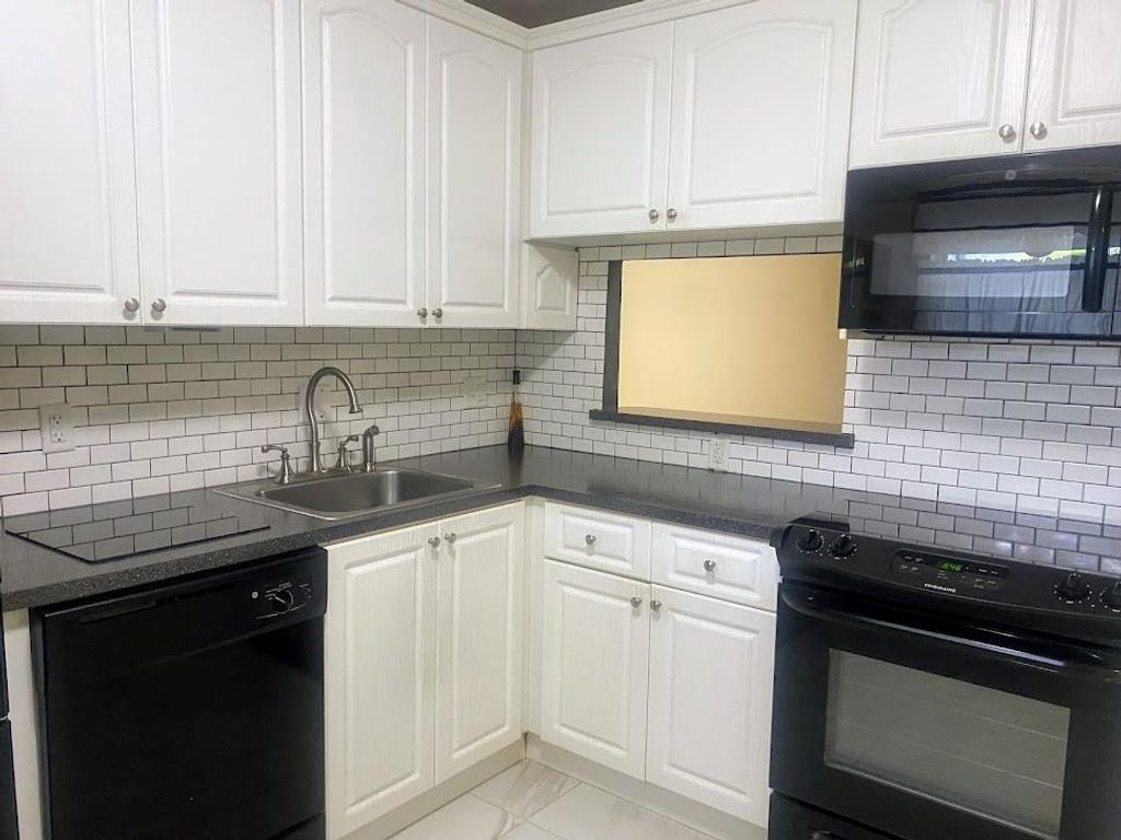 3130 Holiday Springs Blvd 308, Margate, FL 33063