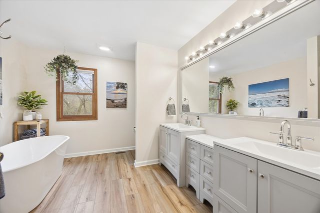 395 Southampton Drive, Geneva, IL 60134