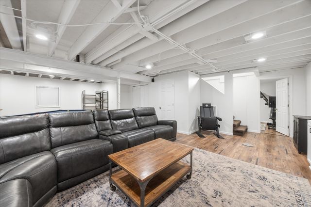 395 Southampton Drive, Geneva, IL 60134