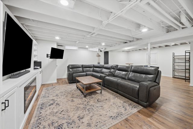 395 Southampton Drive, Geneva, IL 60134