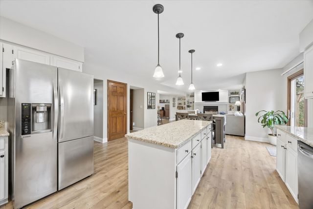 395 Southampton Drive, Geneva, IL 60134