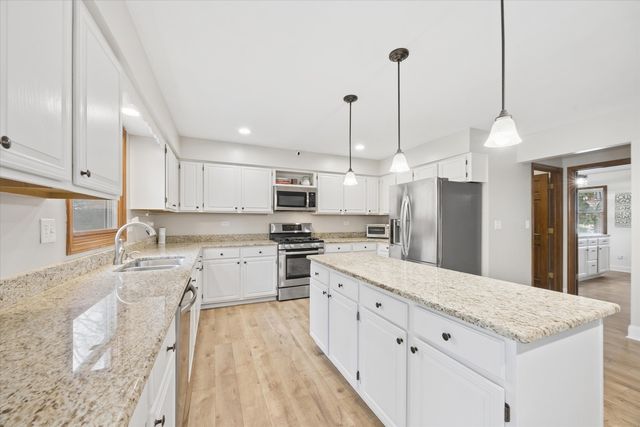 395 Southampton Drive, Geneva, IL 60134