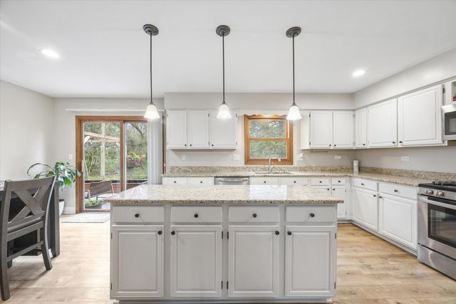 395 Southampton Drive, Geneva, IL 60134