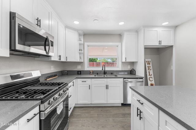 318 W Avenue J-10, Lancaster, CA 93534