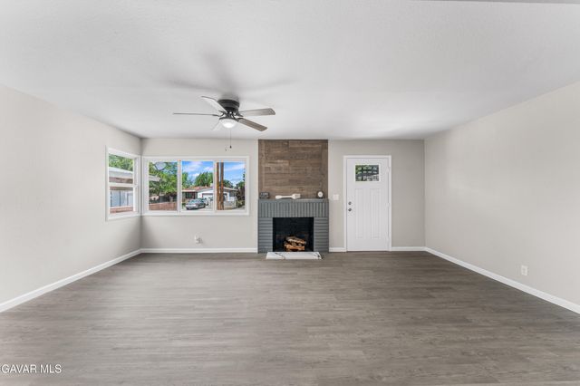 318 W Avenue J-10, Lancaster, CA 93534