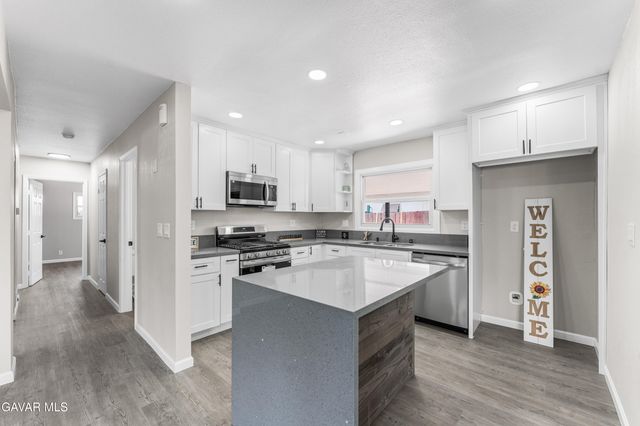 318 W Avenue J-10, Lancaster, CA 93534