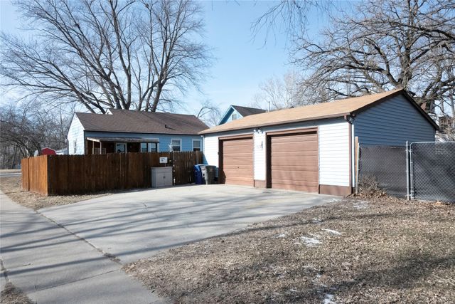 1337 E 33rd Street, Des Moines, IA 50317