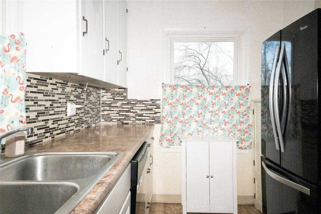 1337 E 33rd Street, Des Moines, IA 50317