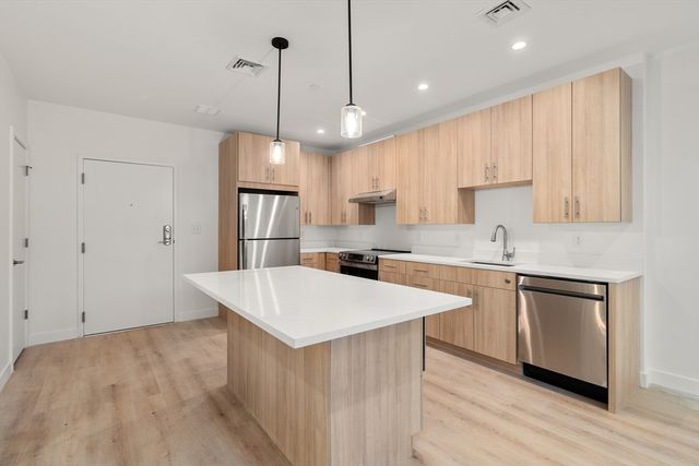 1151 Walnut 406, Newton, MA 02461