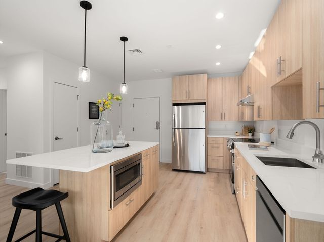 1151 Walnut 406, Newton, MA 02461