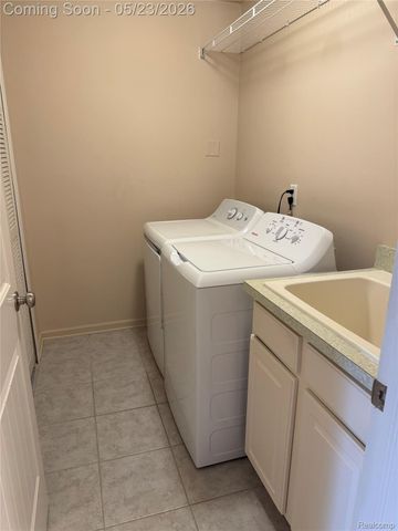 34086 Utica Road, Fraser, MI 48026
