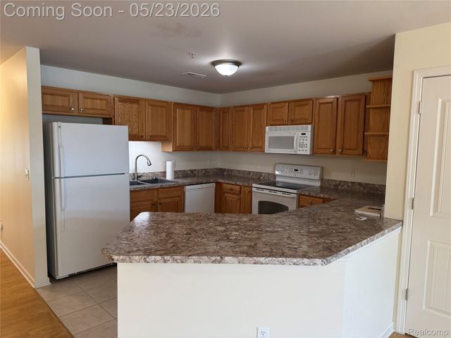 34086 Utica Road, Fraser, MI 48026