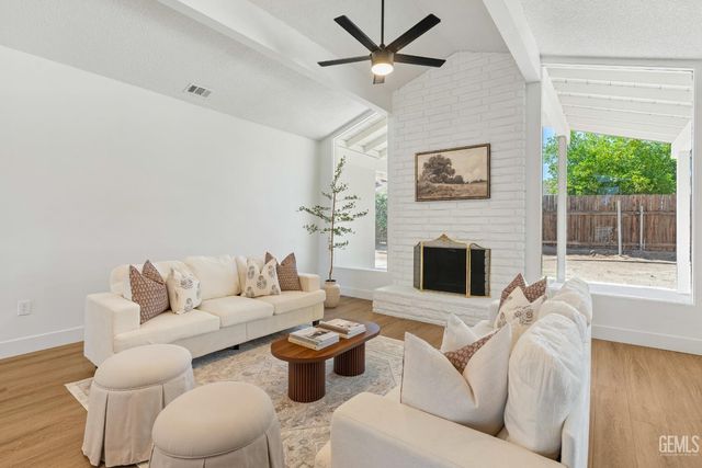 820 Ferdinand Court, Bakersfield, CA 93309