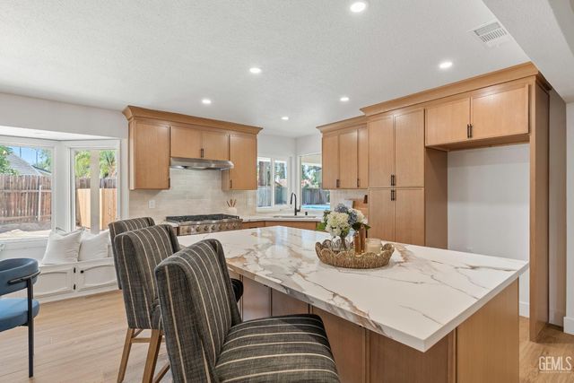 820 Ferdinand Court, Bakersfield, CA 93309
