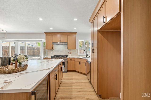 820 Ferdinand Court, Bakersfield, CA 93309