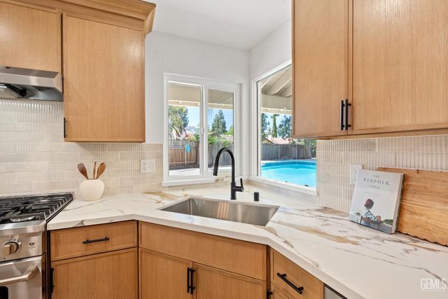 820 Ferdinand Court, Bakersfield, CA 93309