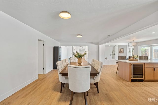 820 Ferdinand Court, Bakersfield, CA 93309