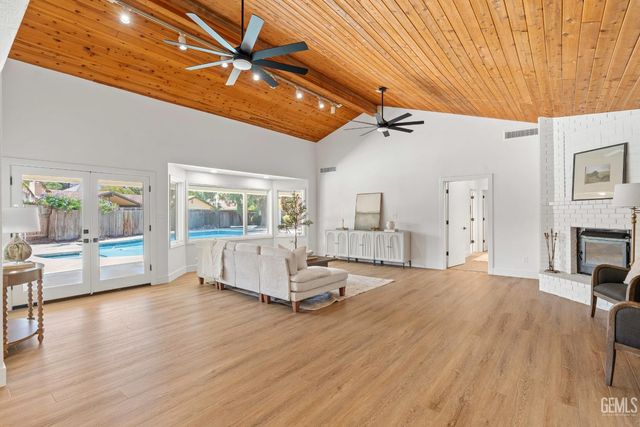 820 Ferdinand Court, Bakersfield, CA 93309