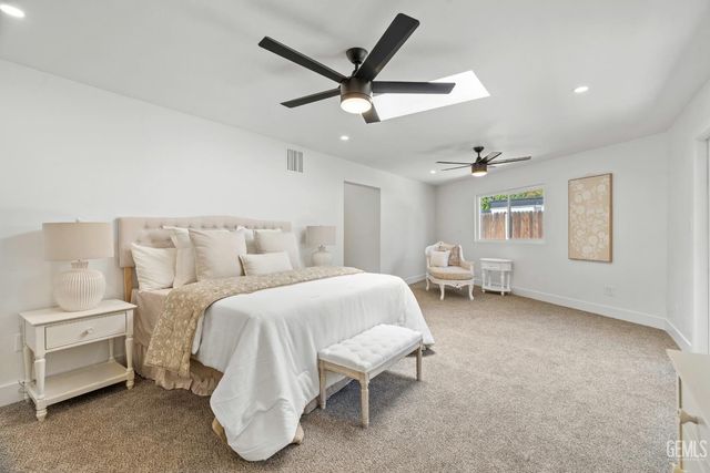 820 Ferdinand Court, Bakersfield, CA 93309