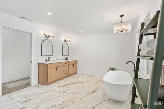 820 Ferdinand Court, Bakersfield, CA 93309