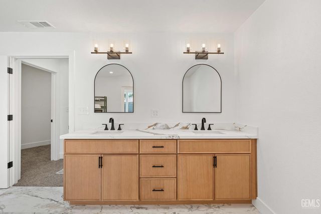 820 Ferdinand Court, Bakersfield, CA 93309